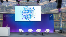 Amprion Procurement Insights, Screen Visuals im Raum, Key Visual und Motion Design von Hannah Pohlmann Brand Design